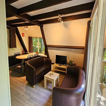 Charming In Durby With Patio