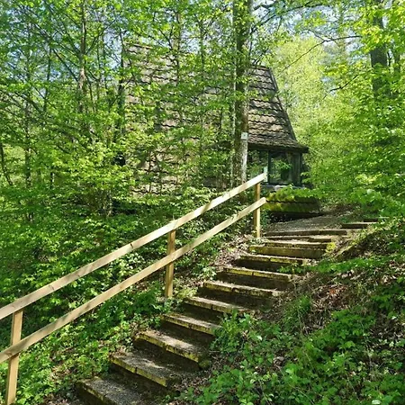 Charming In Durby With Patio *