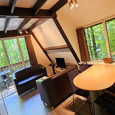 Charming In Durby With Patio *