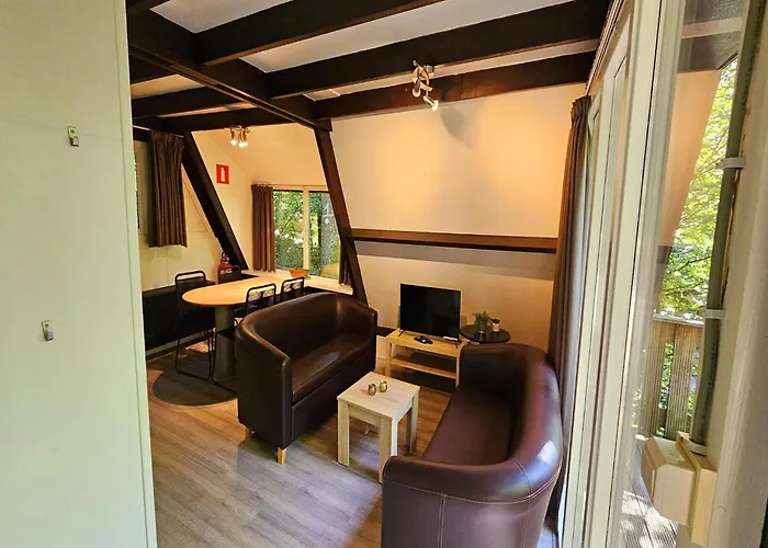 Charming In Durby With Patio