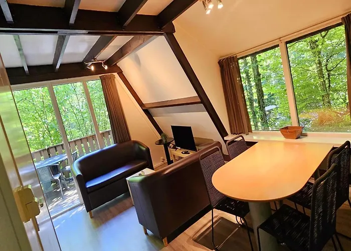 Charming In Durby With Patio *